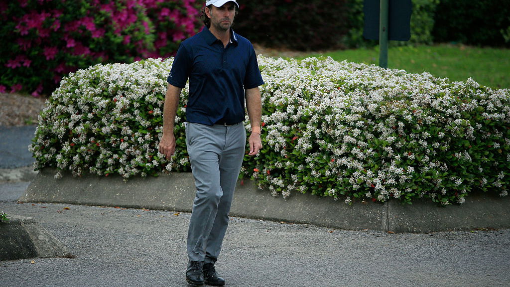 Mathew Goggin blasts airline company after breaking clubs